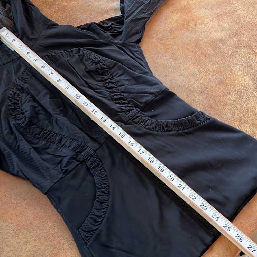 Lululemon Women's Black Hooded zip up active performance Jacket. - Picture 6 of 7